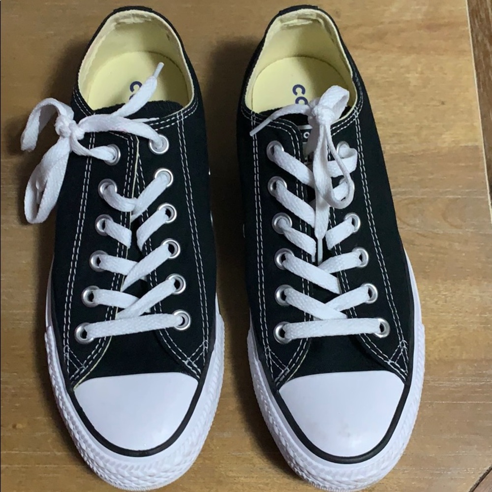 Converse sneakers size 7